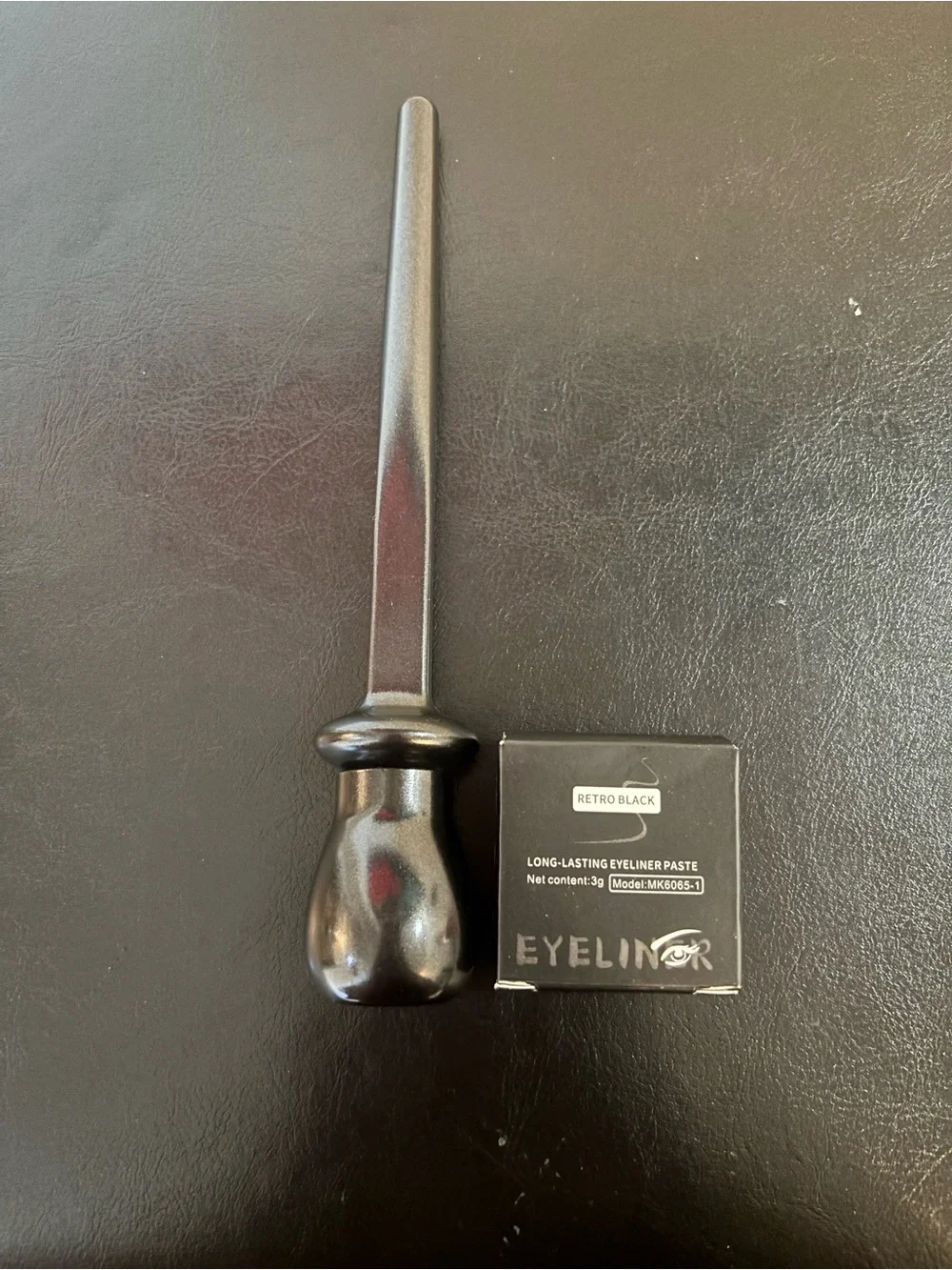 Silicone eyeliner tool with eyeliner paste retro black